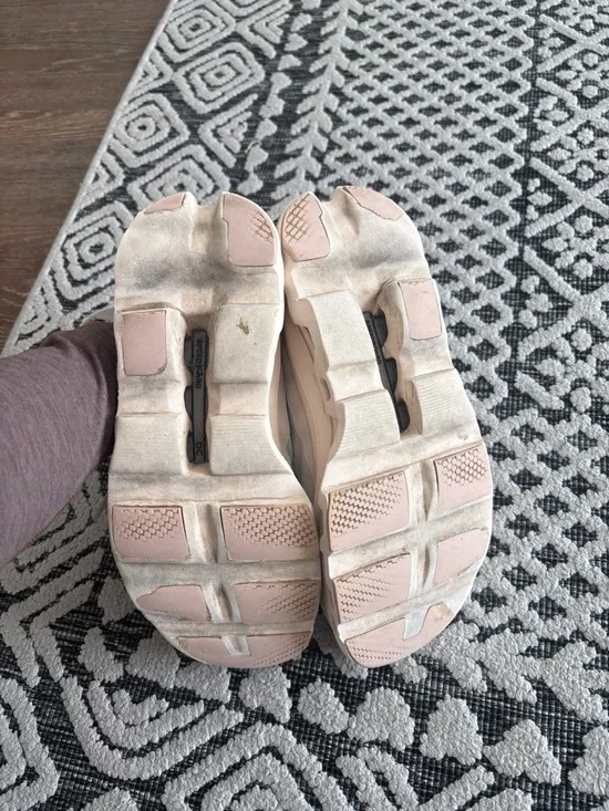 On Running Cloudmonster Women’s Running Shoes - Soft Pink/Cream - Picture 4 of 4